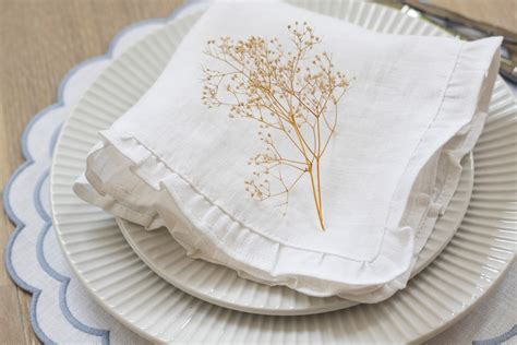 white cloth napkins in bulk.